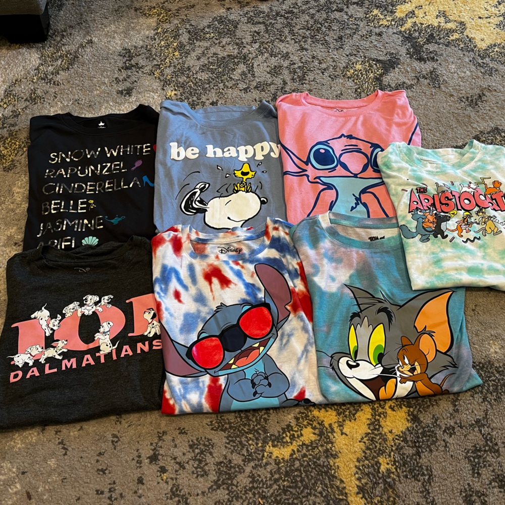 7 novelty tee shirts Disney, snoopy, Tom and Jerry, etc.